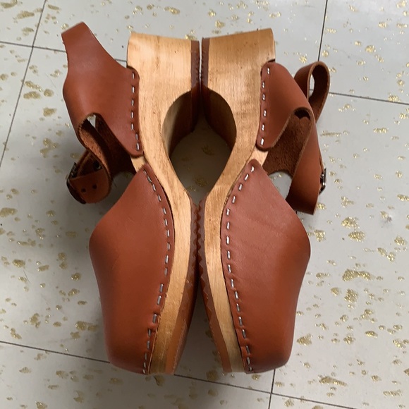 Closed toe Clogs - Picture 3 of 4